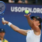 Swiatek Cruises Past Arango to Reach US Open Second Round